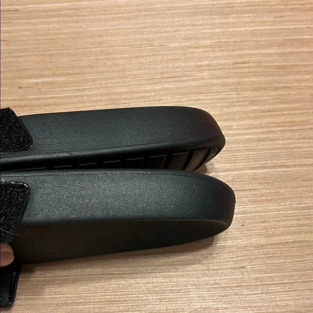 DKNY Black Slides with White Logo - Picture 4 of 4